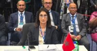 Vue aérienne d'un gazoduc traversant un paysage africain, symbolisant la connexion entre le Nigeria et le Maroc.