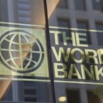 Représentation visuelle du partenariat entre le Maroc et la Banque Mondiale, symbolisant la croissance économique et la création d'emplois.