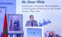 L'ambassadeur Omar Hilale s'exprimant lors d'un colloque international sur l'action humanitaire multilatérale, soulignant l'engagement du Maroc et sa vision royale.