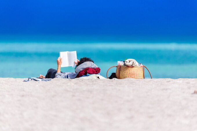 lecture estivale, livres, recommandations de lecture, été, culture, Chedine Tazi, HOOBI, Ayla Mrabet, Driss Chraibi, Emanuela Anechoum, Pas de bisou pour 3ammou, Retour au Tangerinn