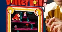Lego Donkey Kong arcade machine set, showing Jumpman figure, joystick, and barrels rolling down tracks.