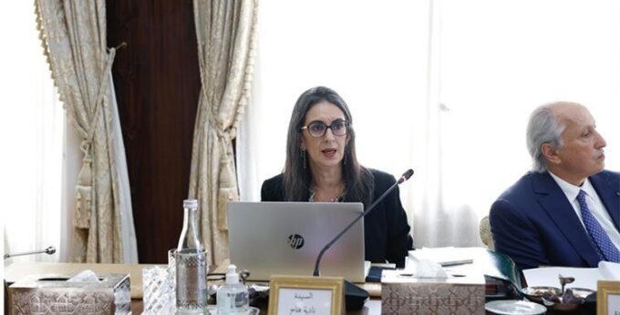 Nadia Fettah, Ministre de l'Économie et des Finances, s'exprimant lors d'un Conseil de gouvernement.