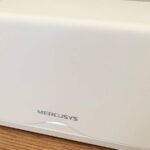 Mercusys Halo H47BE : Le Wi-Fi 7 Mesh Tri-Bande Révolutionne l'Accès à la Haute Performance à Moindre Coût 8 Deux bornes Mercusys Halo H47BE blanches, au design moderne et discret, posées sur une surface claire, illustrant la simplicité et l'efficacité du système Wi-Fi 7 mesh tri-bande.