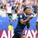Les joueurs de l'équipe d'Angleterre célèbrent leur victoire et leur troisième place à la Coupe du Monde 2026 face à la France, au Stade de Miami.