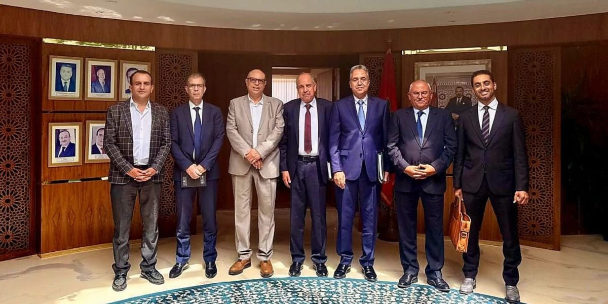 Réforme de la Presse au Maroc : Une Commission Provisoire Prend les Rênes du CNP 3 Membres de la Commission provisoire du Conseil National de la Presse (CNP) lors de leur installation à Rabat, symbolisant une étape clé dans la réforme du paysage médiatique marocain.