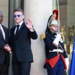 Le président sud-africain Cyril Ramaphosa, souriant, lors d'une rencontre diplomatique à Paris.