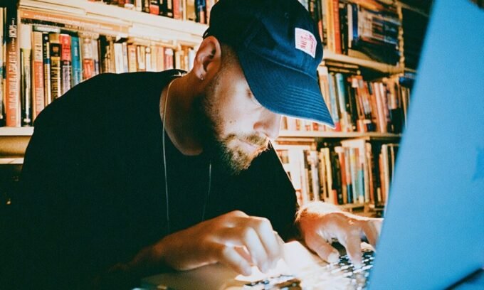 Sam Parr, founder of The Hustle and co-host of My First Million podcast, discussing copywriting strategies.