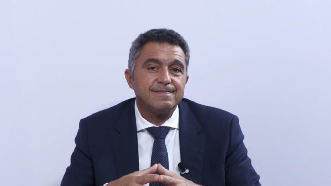 Schneider Electric : L'IA, le dessalement et l'électrification, piliers de la croissance africaine 6 Walid Sheta, président de la zone Moyen-Orient et Afrique de Schneider Electric, s'exprimant lors de l'Africa CEO Forum 2026 à Kigali.