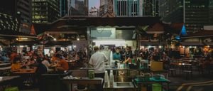 Singapore's Culinary Soul: Essential Dishes You Must Experience 8 Delicious Singaporean dishes including Hainanese chicken rice and chili crab.