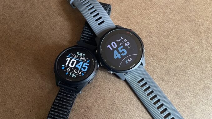 Comparison of AMOLED and MIP smartwatch displays in different lighting conditions