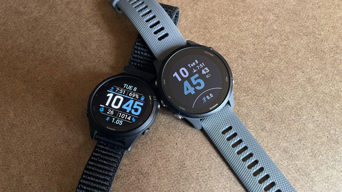 Comparison of AMOLED and MIP smartwatch displays in different lighting conditions