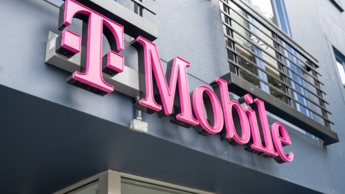A smartphone screen displaying a network error or no service icon, symbolizing the T-Mobile outage.
