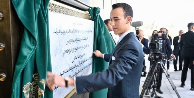 SAR le Prince Héritier Moulay El Hassan inaugure le projet: «Tour Mohammed VI», emblème de modernité et symbole du rayonnement ALM30 juillet 2026 © D.R 9 Vue aérienne de la majestueuse Tour Mohammed VI s'élevant sur la rive droite du Bouregreg, avec les villes de Rabat et Salé en arrière-plan, sous un ciel clair.
