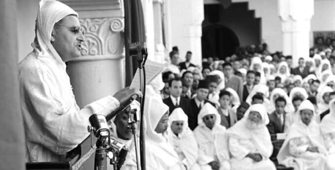Célébration du 73e anniversaire de la Révolution du Roi et du Peuple au Maroc, symbolisant l'unité nationale et la résistance historique.