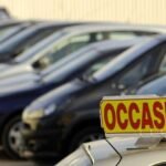 Inspection détaillée d'une voiture d'occasion au Maroc avant la signature de l'achat