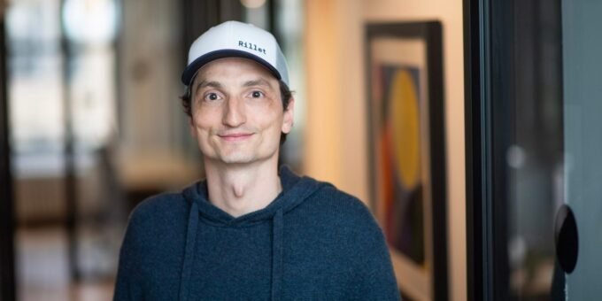 Rillet CEO Nicolas Kopp with a graphic representing AI-driven accounting and a $1 billion valuation.