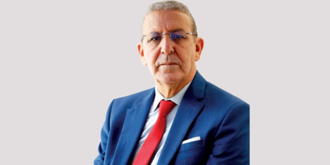 Abdelmajid Belaïche, expert en économie du médicament, s'exprimant sur la réforme de l'assurance maladie au Maroc.