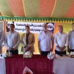 Fouzi Lekjaa et Fatima-Zahra Mansouri lors d'un rassemblement du PAM à Sidi Slimane, entourés de militants et de drapeaux du parti.