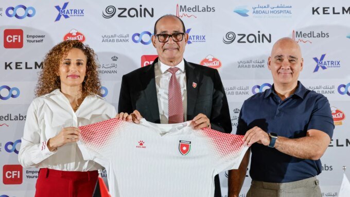 Badou Zaki, ancien gardien de but et entraîneur marocain, lors de sa présentation officielle comme sélectionneur de l'équipe nationale jordanienne de football.