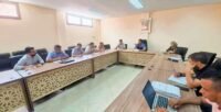 Le Dr Kamal El Yensli, directeur régional de la Santé et de la protection sociale de Béni Mellal-Khénifra, présidant une réunion de coordination.