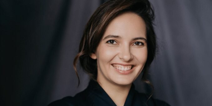The Unbossed Executive: Why Senior Leaders Are Embracing Direct Impact in the Age of AI 10 A professional executive working hands-on at a computer, symbolizing the shift from management to individual contribution, with subtle AI elements in the background.