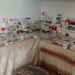 صورة تجمع رموزًا مختلفة تعبر عن التنوع في الأخبار الدولية والمحلية، مثل خريطة العالم، رموز فنية، ومؤشرات سياسية.
