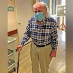 صورة افتراضية لسجين مسن داخل زنزانة أو صورة أرشيفية لسميث الشاب.