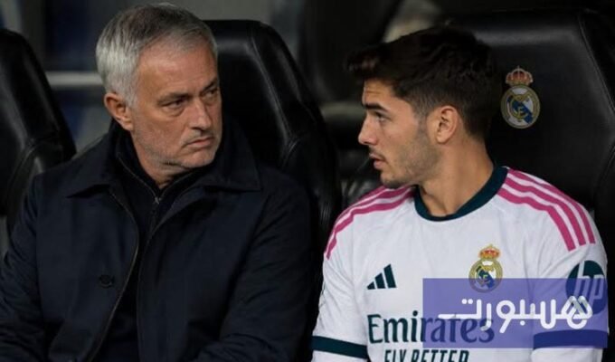 المدرب البرتغالي جوزيه مورينيو خلال مؤتمر صحفي لريال مدريد