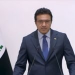 صورة لمبنى حكومي في بغداد أو علم العراق يرفرف، ترمز للسيادة العراقية.