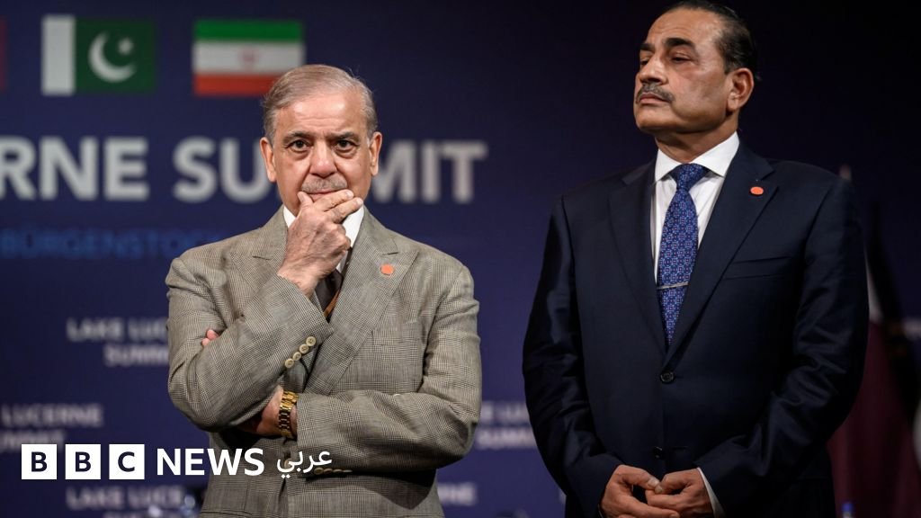 تحركات دبلوماسية مكثفة في طهران قبيل العقوبات الأمريكية المرتقبة 3 رئيس الوزراء الباكستاني محمد شهباز شريف وقائد الجيش الباكستاني المشير عاصم منير في لقاء رسمي.