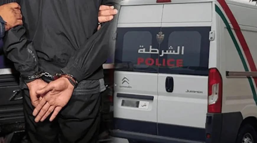 مراكش: توقيف مواطنين جزائريين بشبهة ترويج عملة أجنبية مزورة 3 صورة لأوراق نقدية مزورة أو يدين مكبلتين، تعبر عن جريمة ترويج العملة المزورة في مراكش.