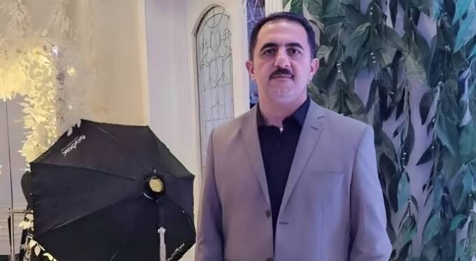 صورة لسيارات إسعاف في موقع حادث سير على طريق في شمال سيناء، مصر