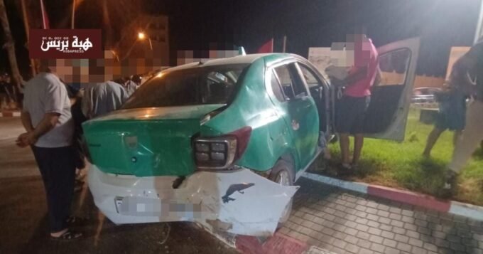 صورة لحادث سير بين سيارة أجرة وسيارة أجنبية في جرسيف