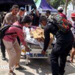زلزال إندونيسيا: حصيلة الضحايا تتجاوز 50 قتيلاً وجهود الإنقاذ مستمرة 8 فرق الإنقاذ تعمل في منطقة جبلية متضررة من الزلزال في إندونيسيا