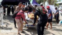 فرق الإنقاذ تعمل في منطقة جبلية متضررة من الزلزال في إندونيسيا