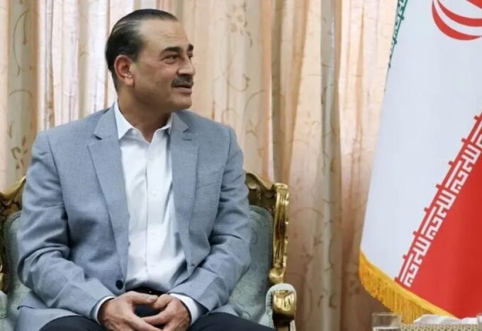 قائد الجيش الباكستاني عاصم منير خلال زيارته لطهران لبحث التوترات الإقليمية.