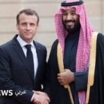 زيارة ولي العهد السعودي لباريس: شراكة استراتيجية وجدل حقوقي 6 الرئيس الفرنسي إيمانويل ماكرون يستقبل ولي العهد السعودي الأمير محمد بن سلمان في قصر الإليزيه بباريس.