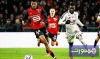 صورة للمدافع المغربي عبد الحميد آيت بودلال بقميص فريقه رين.