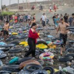 صورة لمارين لوبان تتحدث في مؤتمر صحفي حول الهجرة وأزمة سبتة