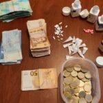 تفتيش منزل في طنجة البالية يكشف عن مخدرات وسلاح أبيض في إطار تحقيق اعتداء 8 صورة توضيحية لمخدرات وسلاح أبيض تم حجزها خلال عملية تفتيش في طنجة