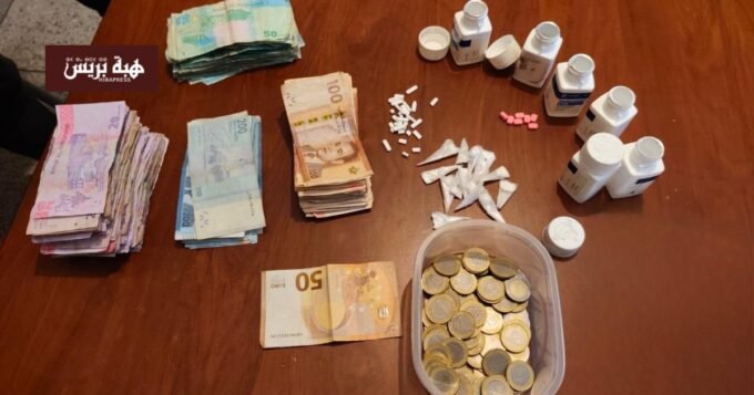 تفتيش منزل في طنجة البالية يكشف عن مخدرات وسلاح أبيض في إطار تحقيق اعتداء 9 صورة توضيحية لمخدرات وسلاح أبيض تم حجزها خلال عملية تفتيش في طنجة