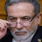 مفاوضات إيران وعُمان حول مضيق هرمز تبلغ مراحلها النهائية: تأمين ممر حيوي للطاقة العالمية 6 صورة جوية لمضيق هرمز تظهر حركة ناقلات النفط والسفن التجارية في الممر المائي الحيوي.