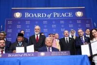 الرئيس الأميركي دونالد ترامب ونائبه جيه دي فانس وقادة عالميون في اجتماع مجلس السلام بواشنطن.