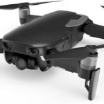 Un drone de la société chinoise DJI, symbole de la domination étrangère sur le marché.