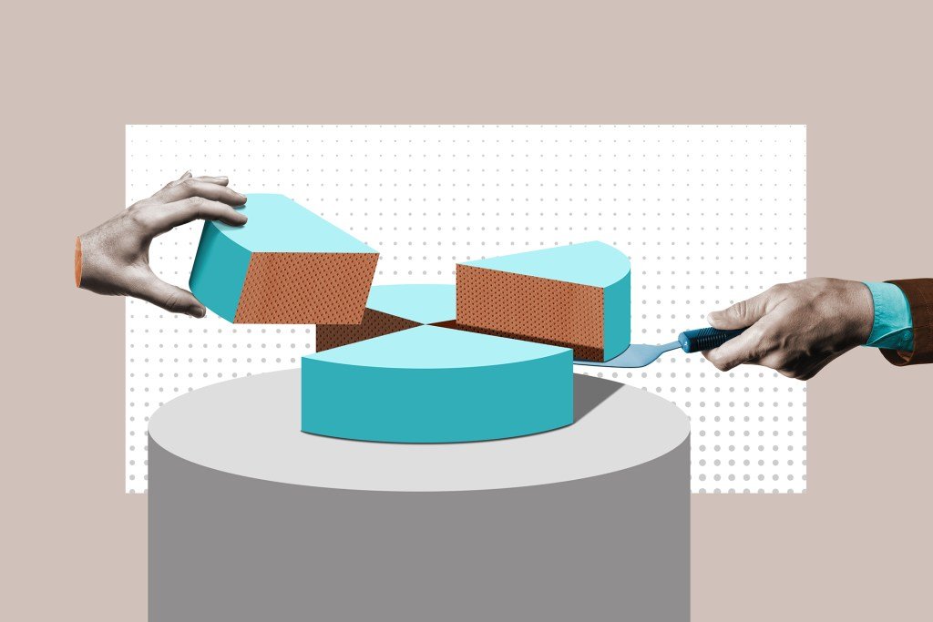 Infographic illustrating the 70/20/10 marketing budget allocation rule with three distinct segments representing proven, promising, and experimental investments.
