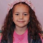 Portrait de Hind Rajab, une fillette palestinienne de cinq ans, dont la mort à Gaza fait l'objet d'une enquête criminelle de l'armée israélienne.