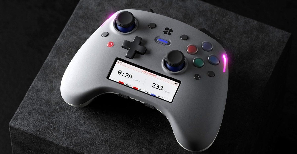 Genki Manta: Redefining Gaming with Unprecedented Customization and an Integrated Display 3 Genki Manta customizable gaming controller with a large screen and multiple adjustable buttons