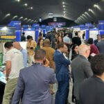 GITEX Africa Morocco : Le Maroc à l'heure du bilan pour consolider son leadership digital africain 6 Vue générale du salon GITEX Africa Morocco, avec des participants interagissant et des stands technologiques, symbolisant l'innovation numérique en Afrique.