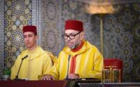 Le Roi Mohammed VI du Maroc, symbole de la grâce royale, à l'occasion de l'anniversaire de la Révolution du Roi et du Peuple.