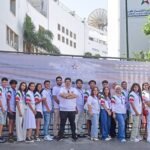 Groupe de jeunes Marocains résidant à l'étranger participant à l'université d'été, souriants et engagés.